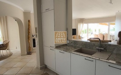 Fantastic villa with panoramic sea views.